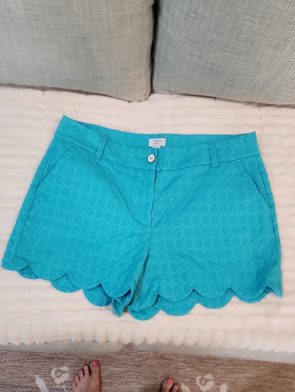crown & ivy Turquoise Scallop Hem Shorts